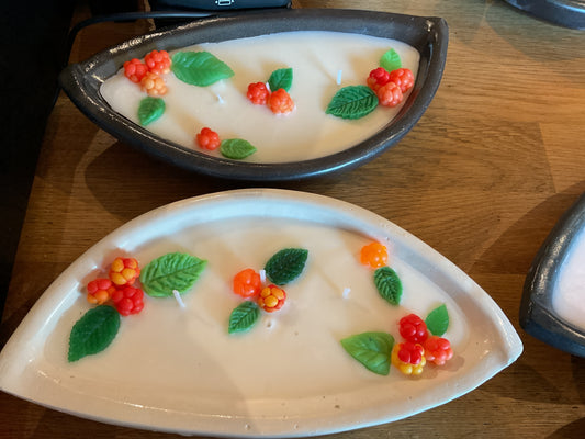 Qullik with berries by Tanya