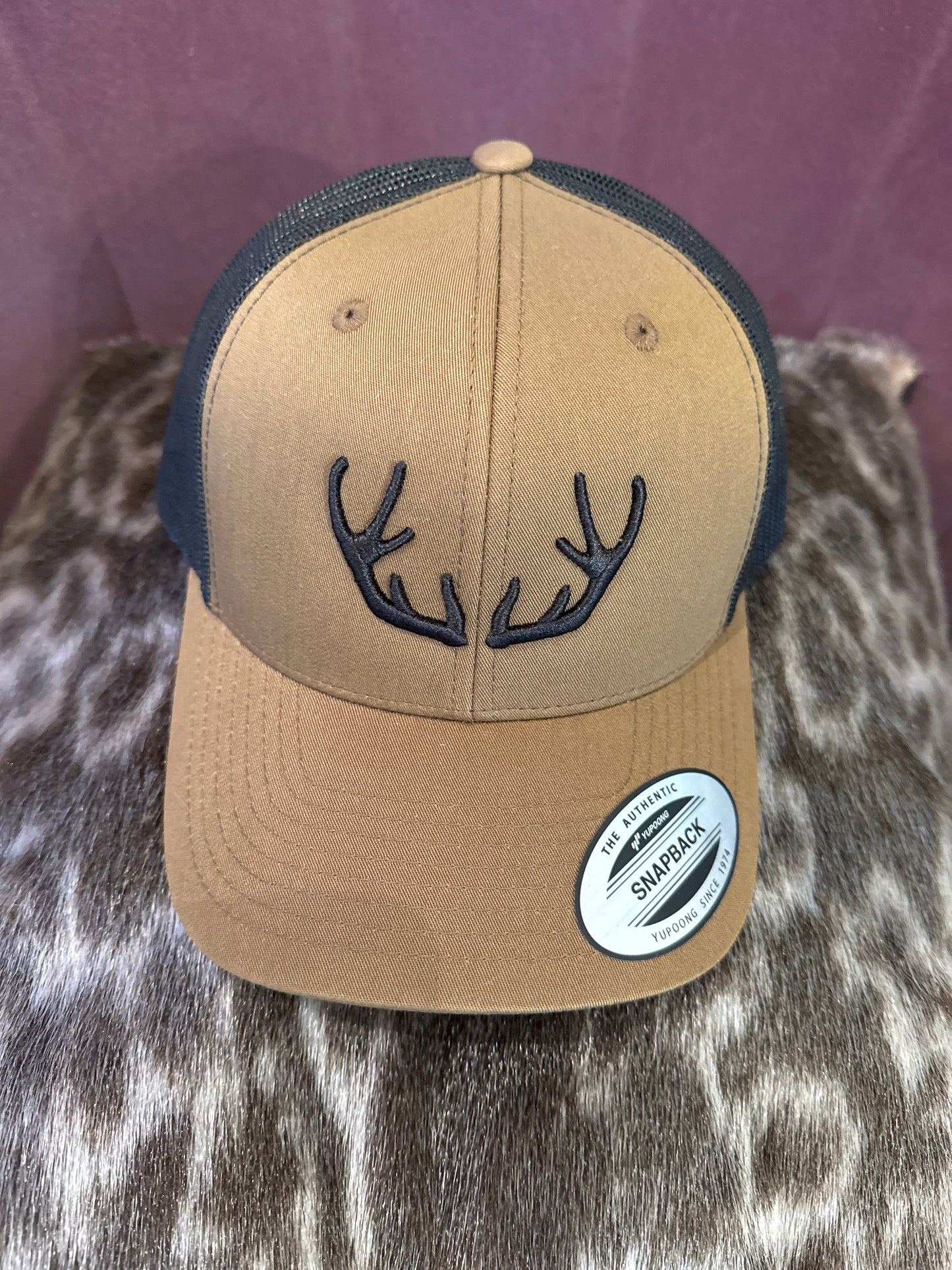 Brown snapback Natjuk cap