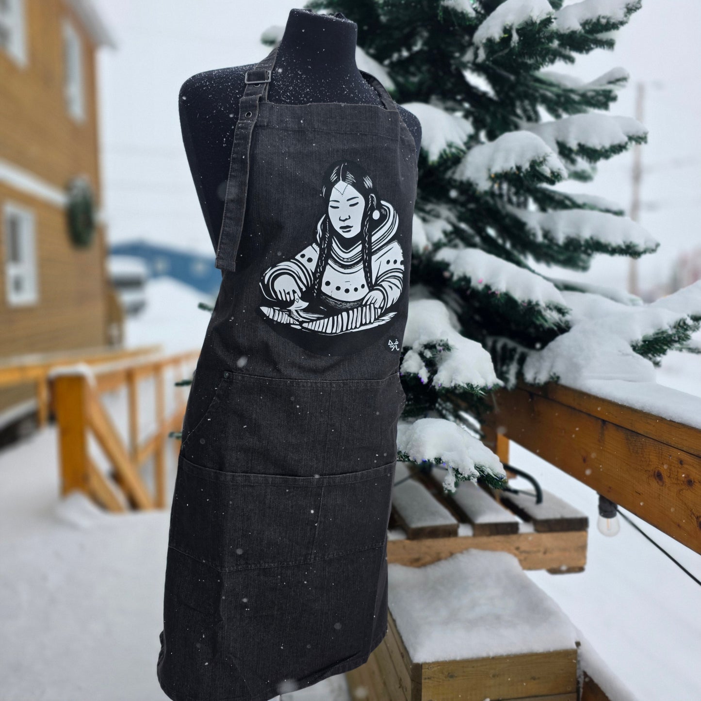 Pitsilik apron with pockets